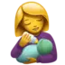 Femme allaitant un bébé
