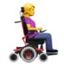 전동 휠체어에 앉아 오른쪽을 향하는 여자