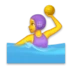 水球をする女性