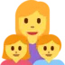Família composta por mãe, filho e filha