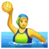 Frau, die Wasserball spielt