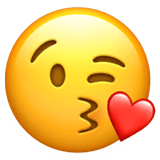 Лицо, посылающее воздушный поцелуй Эмодзи на Apple macOS и iOS iPhone
